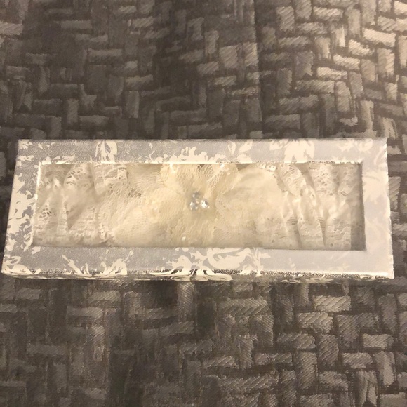 Hanky Panky Accessories - Hanky Panky Garter New in Box with crystals Hanky Panky Accessories - Hanky Panky Garter New in Box with crystals